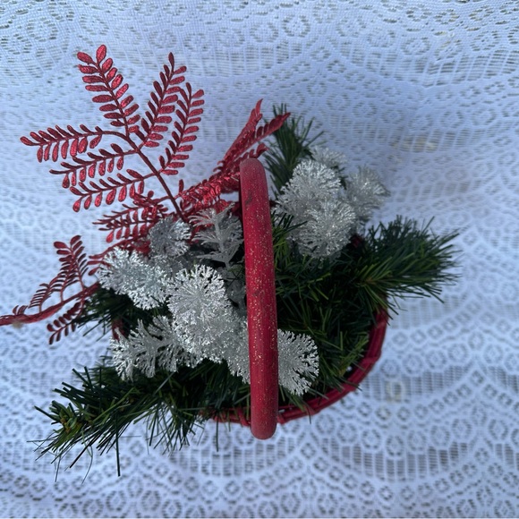 Holiday Christmas Basket - Picture 3 of 10